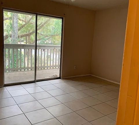 Building Photo - "Charming 2-Bed Oasis with 2.5 Baths in Prime FL Locale – Perfect Comfort Awaits!"