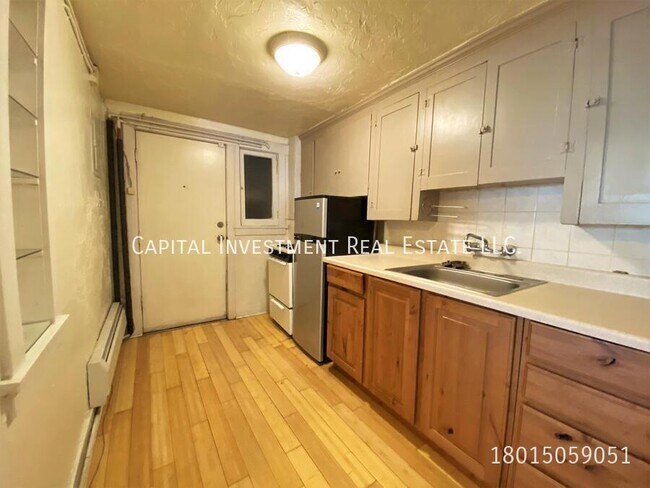 Building Photo - 575 S 900 E