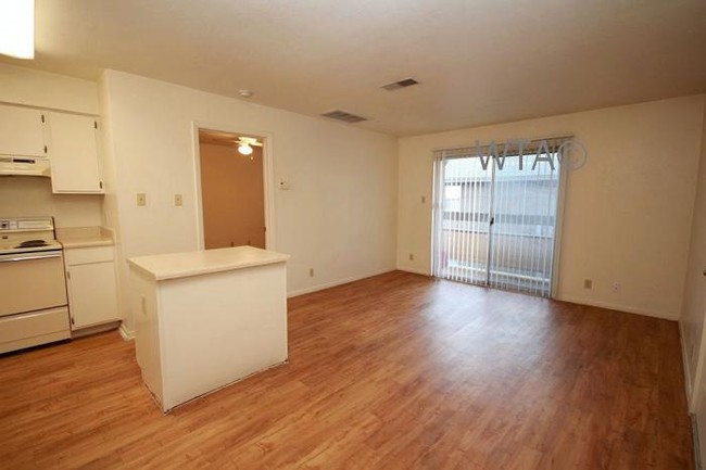 Building Photo - 2 bedroom in SAN MARCOS TX 78666