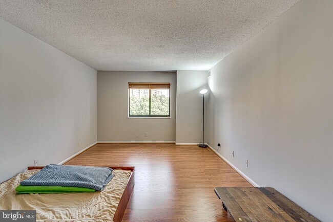 Building Photo - 5904 Mt Eagle Dr