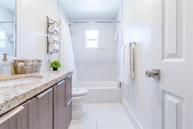 Building Photo - 1836 NW 16th Terrace