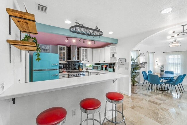 Building Photo - 1911 Parker Ave