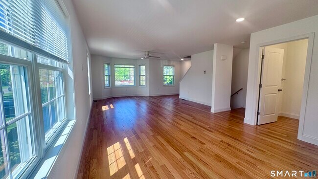 Building Photo - 44 Mettler St