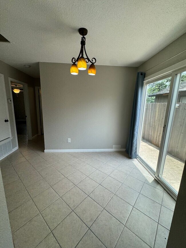 Building Photo - 215 Greenlawn Blvd
