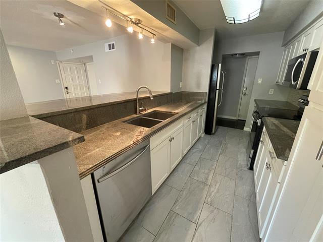 Building Photo - 6026 Birchbrook Dr