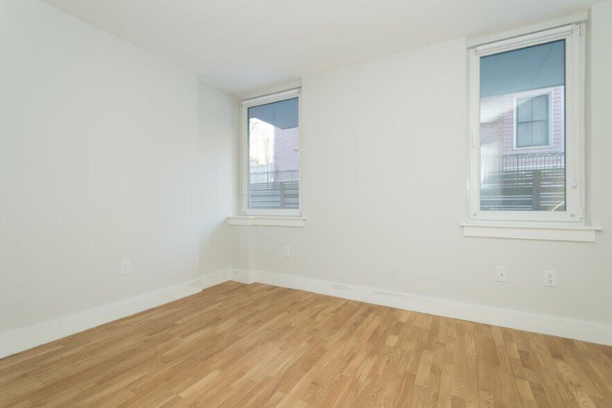 Building Photo - 330 Harvard St