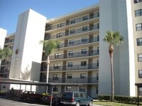 Building Photo - 800 Cove Cay Dr