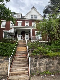 Building Photo - 618 Airbrake Ave