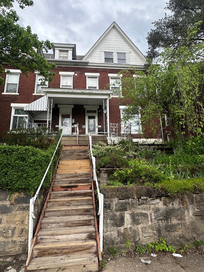 Primary Photo - 618 Airbrake Ave