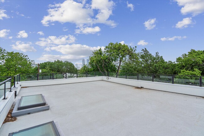 Building Photo - 1707 Kerr Ave