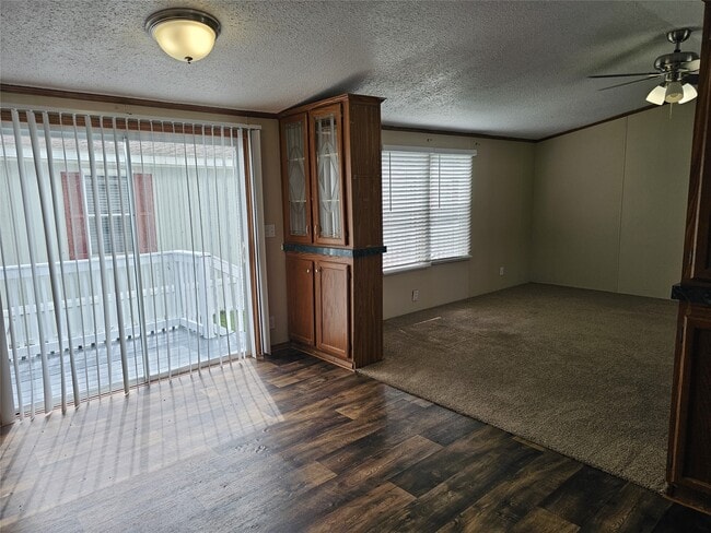 Building Photo - 827 Gregs Way