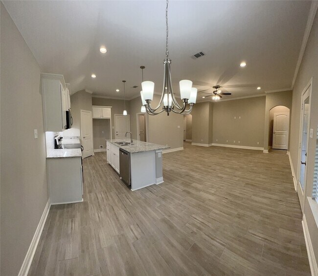 Building Photo - 906 Hardaway Ln