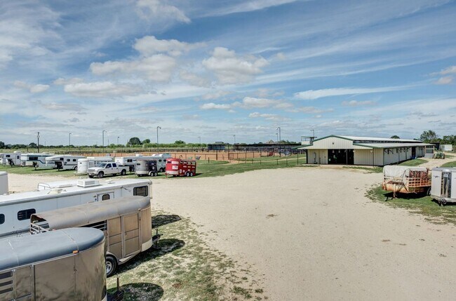 Building Photo - College Station home with stalls and arena on site!