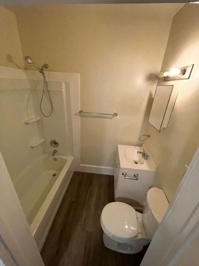 Building Photo - Duplex for rent!