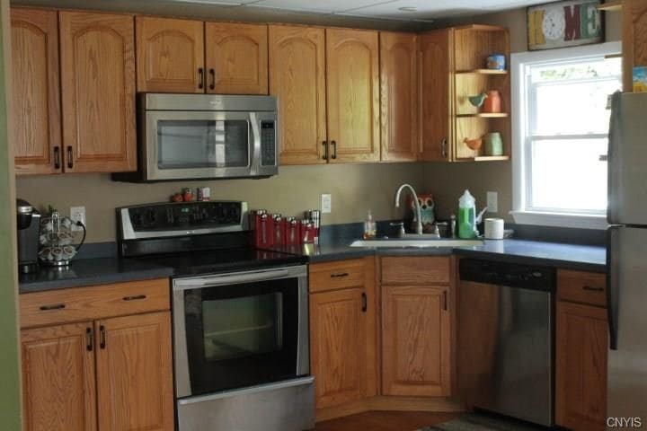 Building Photo - 375 Pawling St