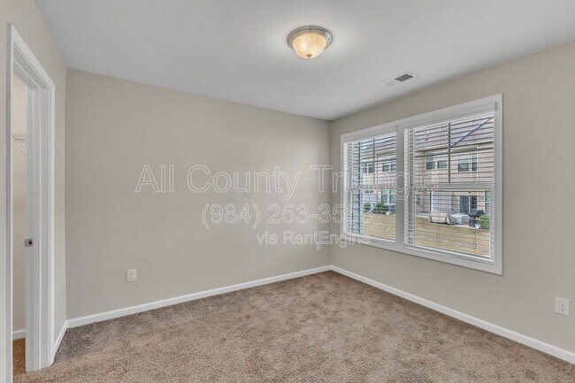 Building Photo - 1121 Latitude Dr