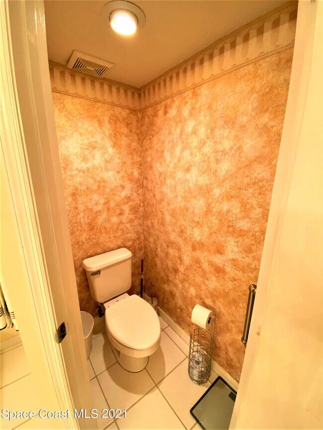 Building Photo - 603 Shorewood Dr