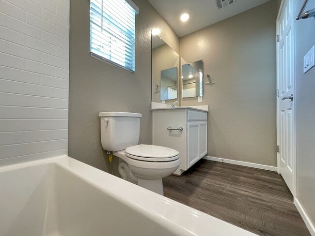Building Photo - Stunning Summerlin Townhome with Private Downstairs Suite – Gated Community