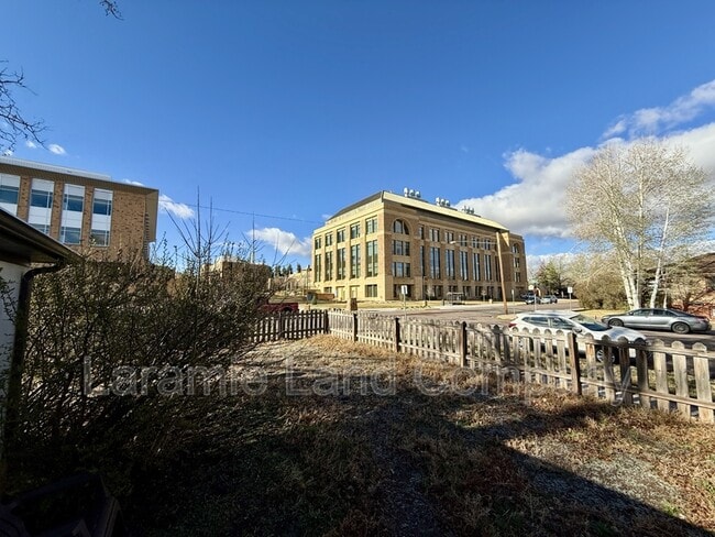 Building Photo - 551 N 10th St