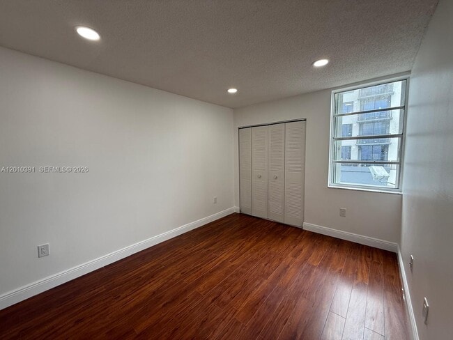 Building Photo - 750 NW 43rd Ave