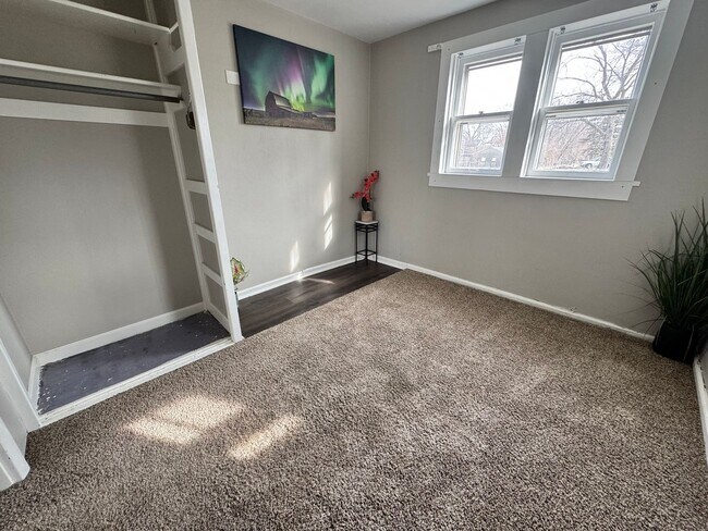 Building Photo - 2 bed, 1 bath home for rent in Waterloo