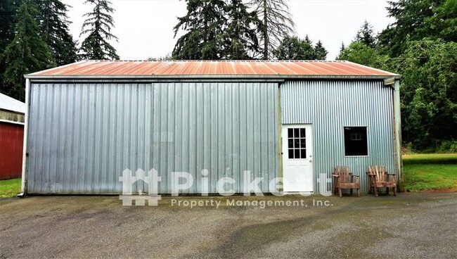 Building Photo - 3 Bedroom Poulsbo Farmhouse With Lots Of C...