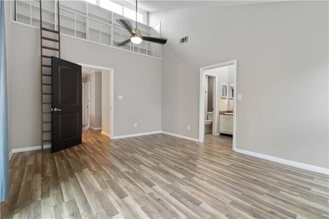 Building Photo - 694 Serramonte Dr