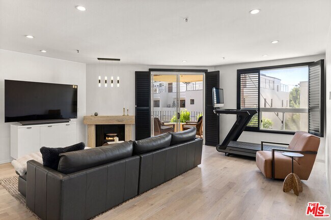 Building Photo - 245 Main St