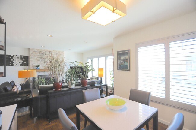 Building Photo - 140 Avalon Dr