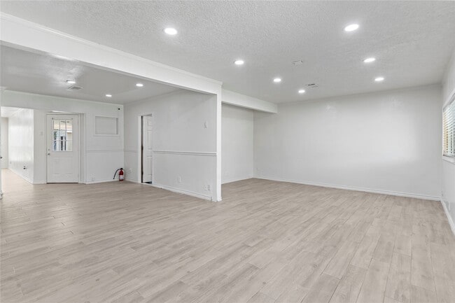 Building Photo - 10906 Keese Dr