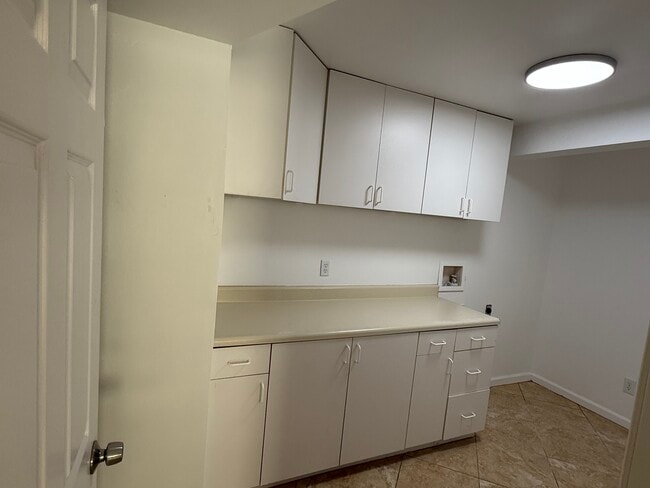 Building Photo - 7234 E Beverly Dr