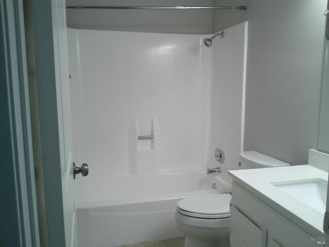 Building Photo - 785 Dogwood Cir