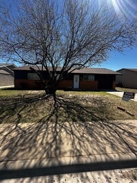 Building Photo - 2206 Lyndale Dr