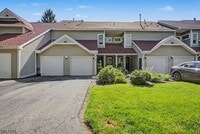Building Photo - 24 Pine Hollow Ct
