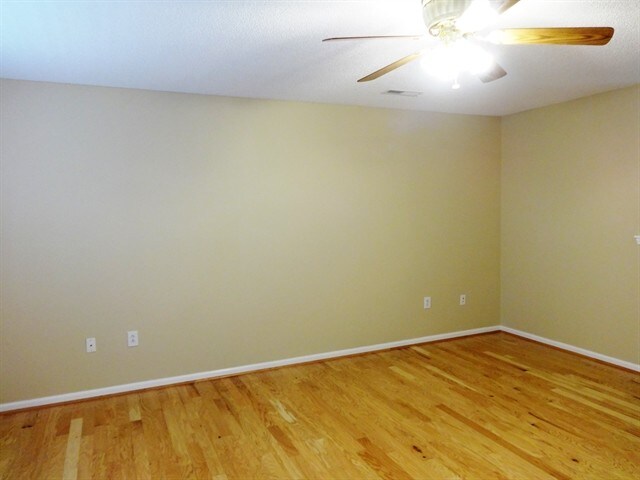 Building Photo - 114 Elbow Cir