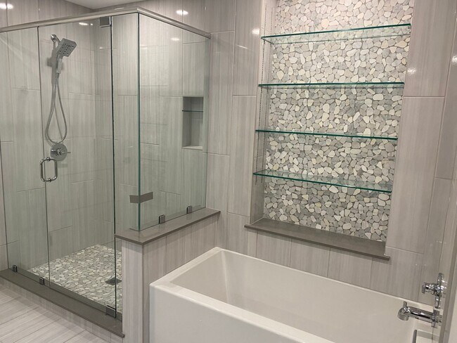 Building Photo - Wonderfully Remodeled Duplex Near River Cr...