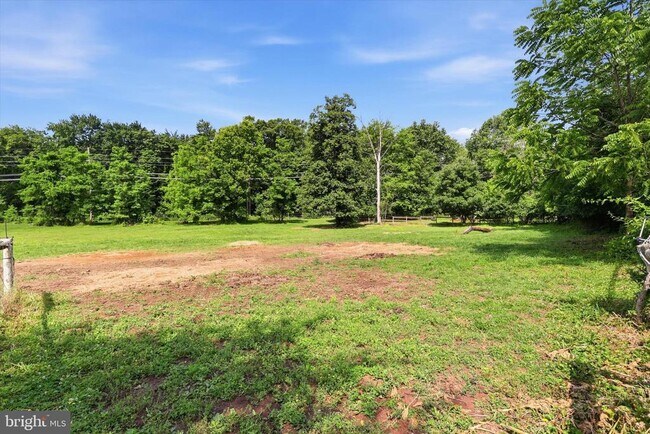 Building Photo - 8606 Yellow Springs Rd