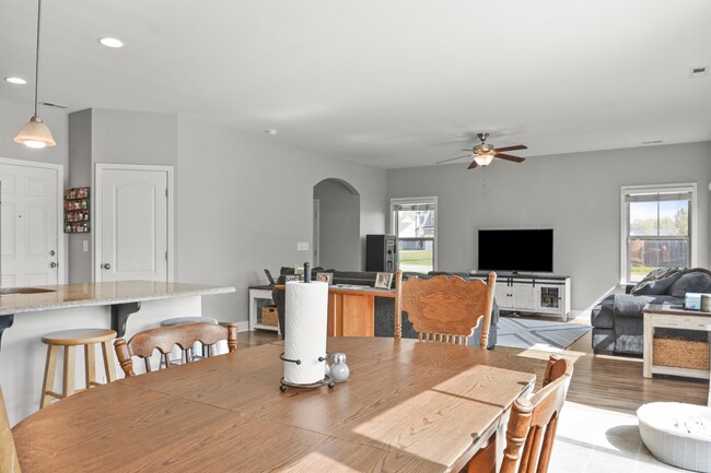 Building Photo - 401 Hope Ct