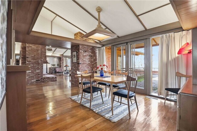 Building Photo - 951 Pembroke Rd