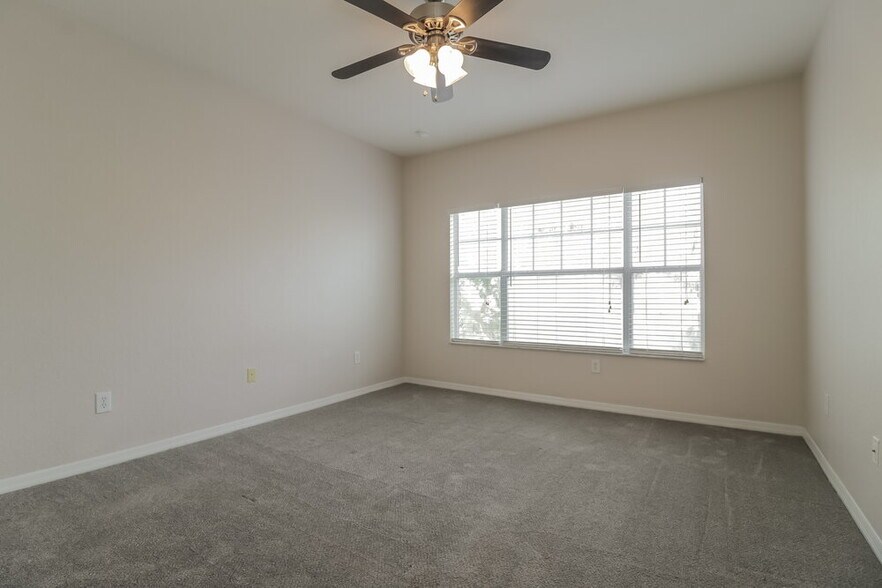 Building Photo - 2586 Grand Central Pkwy