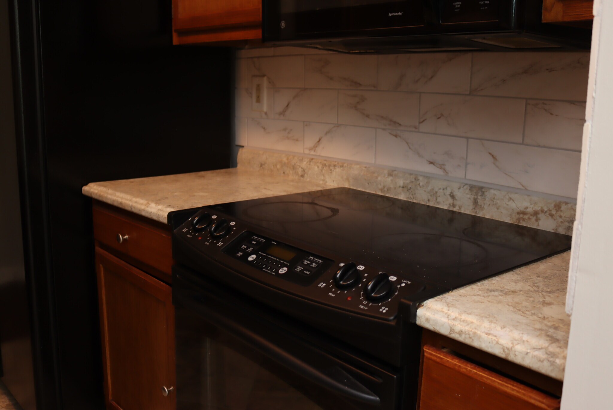 Stove - Flattop GE & New Backsplash ( May 2020 ) - 1057 Stones Throw Dr NW