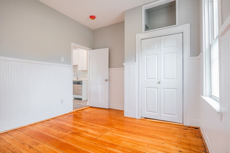 Building Photo - 16 Rossmore Rd