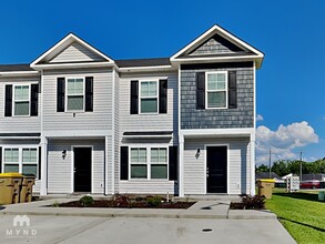 Building Photo - 12 Cardinal Ct