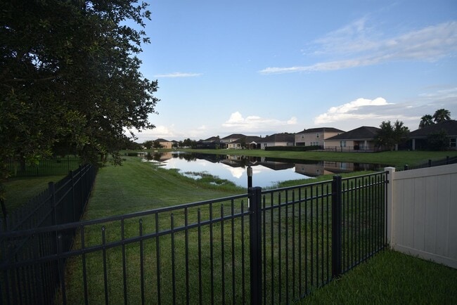 Building Photo - 4 Bed/3.5 Bath, Pool and Waterfront home, ...