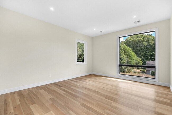 Building Photo - 20 Amberwood Dr