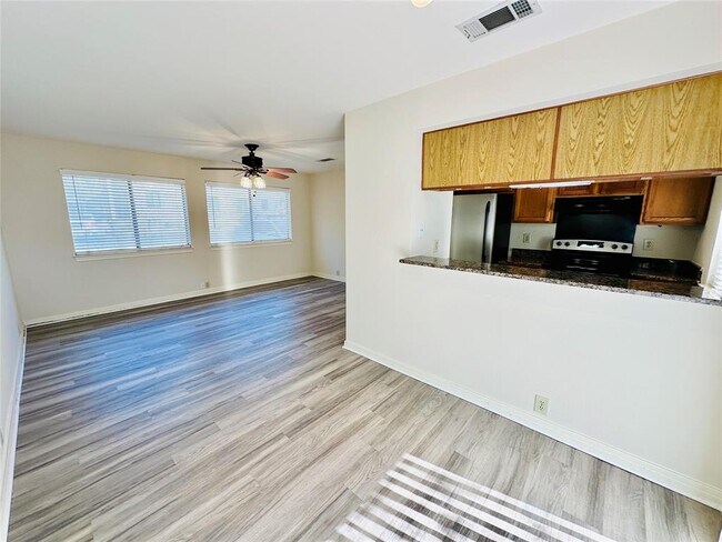 Building Photo - 6810 Deatonhill Dr