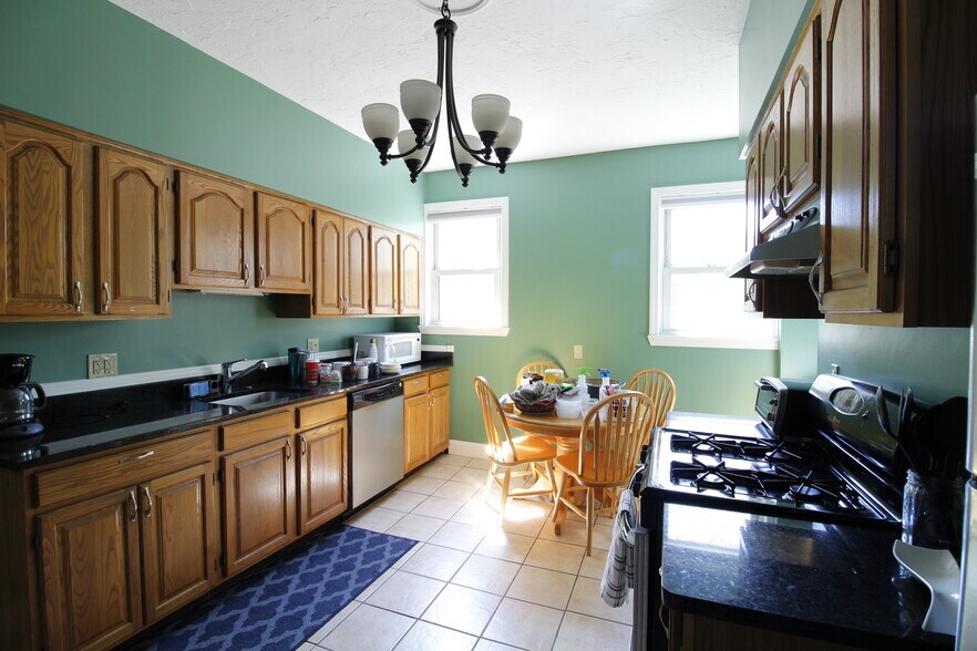 Building Photo - 196 Dorchester St