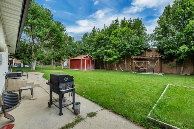 Building Photo - 932 E 840 N