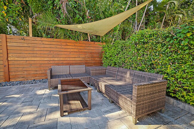 Building Photo - 7167 Ivy Crossing Ln