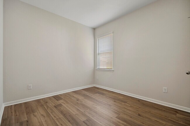 Building Photo - 400 Mystic Slopes Dr